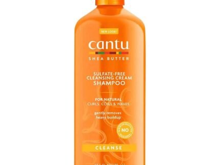 شامبو غني بزبدة الشيا الطبيعية ينظف الشعر بلطف دون إزالة الزيوت الطبيعية، مما يمنحه ترطيبًا عميقًا ونعومة فائقة. مثالي للشعر الجاف أو المجعد أو التالف.