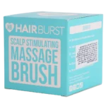 تُعد فرشاة هيربرست (Hairburst) لتدليك وتحفيز فروة الرأس أداة يدوية مصممة لتعزيز صحة الشعر من خلال العناية المباشرة بالفروة، وتتميز بشعيرات سيليكون ناعمة ومرنة. Noon Noon +1 الفوائد الرئيسية تنشيط الدورة الدموية: يساعد التدليك في زيادة تدفق الدم إلى بصيلات الشعر، مما يدعم نمو شعر أقوى وأطول. التقشير والتنظيف العميق: تعمل الشعيرات على إزالة خلايا الجلد الميتة وتراكم منتجات التصفيف والزيوت الزائدة، مما يخلق بيئة مثالية للنمو. تعزيز رغوة الشامبو: تساعد عند استخدامها مع الشامبو في توزيعه بشكل أفضل والوصول إلى جذور الشعر لتنظيف أكثر فاعلية. تقليل التوتر: تمنح شعوراً بالاسترخاء يشبه تجربة الصالون أثناء غسل الشعر. شروق ناي شروق ناي +6 طريقة الاستخدام للحصول على أفضل النتائج، يُنصح باتباع الخطوات التالية: وضع الشامبو: ضعي شامبو هيربرست أو أي شامبو تفضلينه على شعرك المبلل كالمعتاد. التدليك: أمسكي الفرشاة براحة يدك واضغطي بضغط خفيف على فروة الرأس. الحركة: حركي الفرشاة بسرعة ذهاباً وإياباً (وليس بحركات دائرية واسعة لتجنب تشابك الشعر، خاصة إذا كان مجعداً). الشطف: بعد تدليك كامل الفروة، اشطفي الشامبو جيداً وتابعي روتينك باستخدام البلسم. Noon Noon +4 نصائح إضافية يمكن استخدامها على الشعر الجاف أو المبلل حسب تفضيلك. يُنصح بتنظيف الفرشاة بانتظام لمنع تراكم الرواسب عليها.
